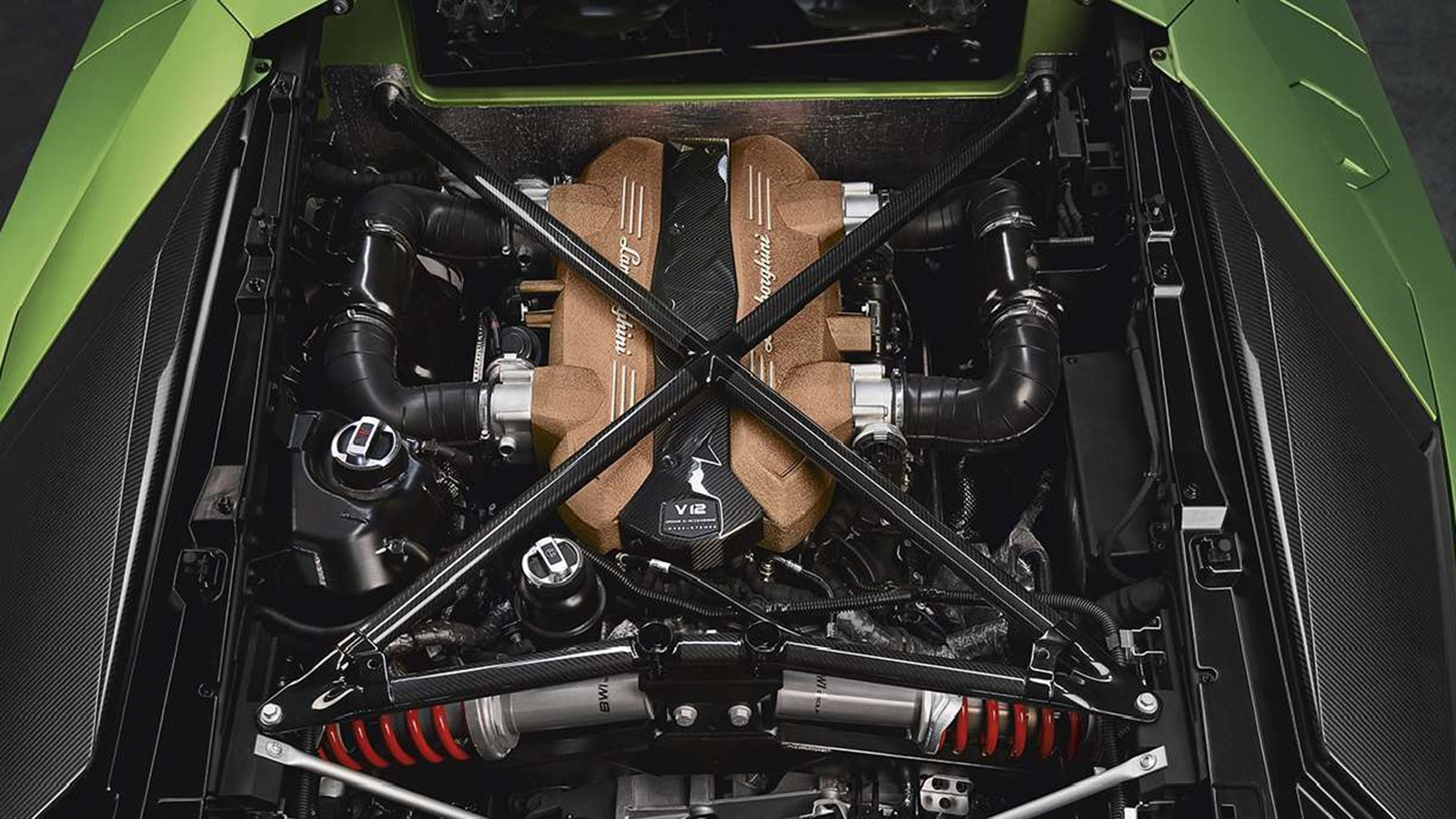 Η Lamborghini στηρίζει τους βενζινοκινητήρες μέχρι τέλους!  